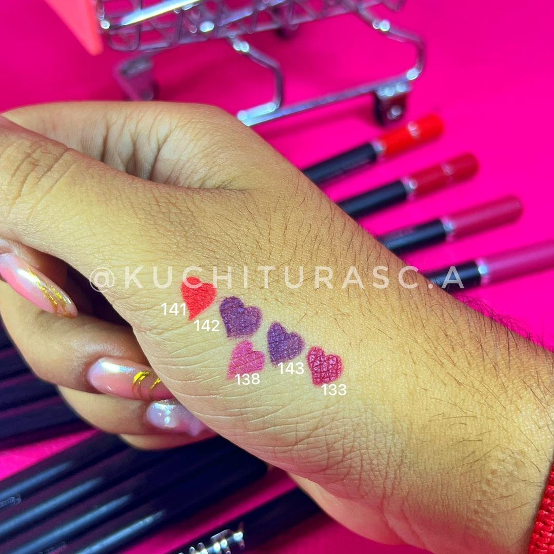 Lápiz labiales HudaBeauty